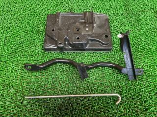 Крепление аккумулятора DAIHATSU MIRA E:S LA350S KF-VE 74404B2200 2 ракурс