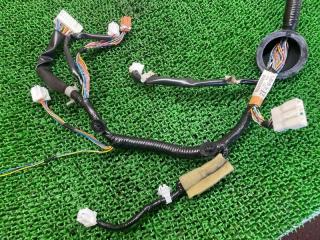 Проводка двери правая передняя NISSAN Elgrand PNE52 VQ35DE 241241JB1B 3 ракурс