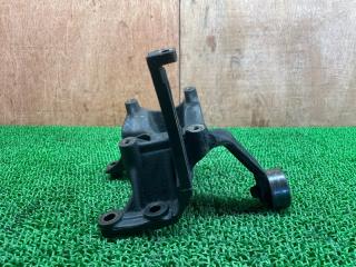 Крепление компрессора кондиционера TOYOTA LAND CRUISER PRADO LJ78G 2L-TE 88431-60180 3 ракурс