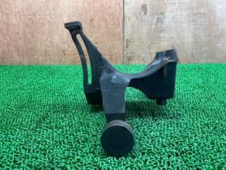 Крепление компрессора кондиционера TOYOTA LAND CRUISER PRADO LJ78G 2L-TE 88431-60180 4 ракурс