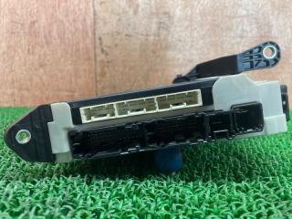 Блок предохранителей LEXUS RX450h GYL25W 2GR-FXS 89221-48630 4 ракурс