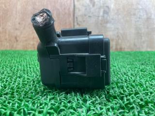 Блок предохранителей LEXUS RX450h GYL25W 2GR-FXS 8274248030 5 ракурс