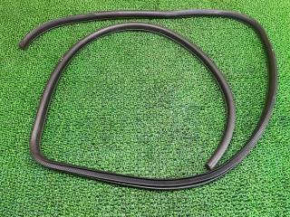 Уплотнение двери правое переднее NISSAN X-Trail NT31 MR20DE 80830JG000 1 ракурс