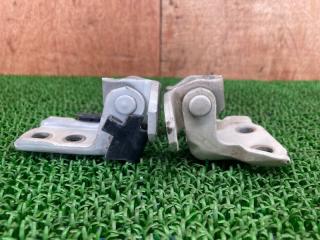 Петля 5-двери левая передняя Lexus IS250 GSE20 4GR-FSE 67002-53050 2 ракурс