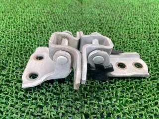 Петля 5-двери правая передняя Lexus IS250 GSE20 4GR-FSE 67001-53040 2 ракурс