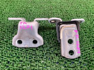Петля 5-двери правая передняя Lexus IS250 GSE20 4GR-FSE 67001-53040 4 ракурс