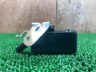 Блок реле NISSAN LEAF ZE1 EM57 2523713E60 4 ракурс