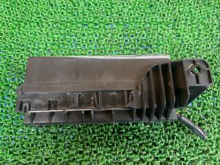 Блок реле NISSAN Terrano LR50 VG33E 2438351E01 2 ракурс