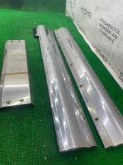 Накладка на порог Suzuki Jimny JB23W K6A 6411181AA1P41 1 ракурс