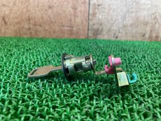 Замок двери NISSAN Terrano LR50 VG33E K06001W311 2 ракурс Замок двери NISSAN Terrano LR50 VG33E K06001W311 2 ракурс
