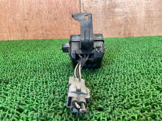 Блок предохранителей TOYOTA LAND CRUISER PRADO LJ78W 2L-TE 82610-60060 3 ракурс