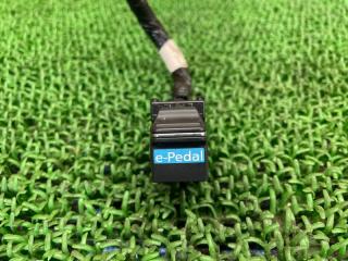 Кнопка NISSAN LEAF ZE1 EM57 25194-5SA0A 1 ракурс