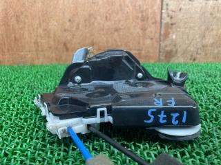 Замок двери правый передний Honda Vezel RU3 LEB 72110T0AJ11 2 ракурс