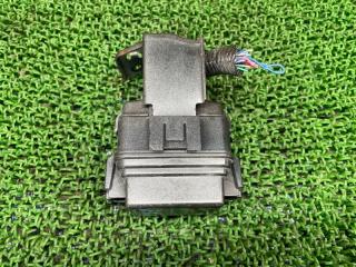 Блок реле Honda Vezel RU3 LEB 38182TM8003 3 ракурс