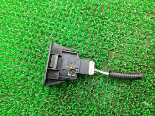 Кнопка открывания багажника Nissan Elgrand PNE52 90970CY20B 2 ракурс