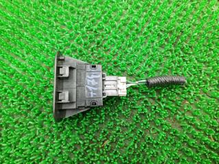Кнопка открывания багажника Nissan Elgrand PNE52 90970CY20B 3 ракурс