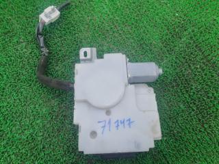Замок багажника NISSAN Elgrand PNE52 VQ35DE 905001JB0A 2 ракурс