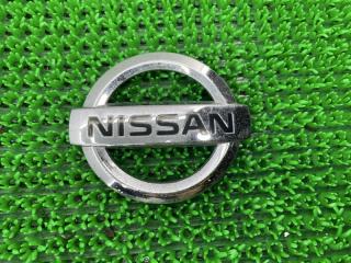 Эмблема NISSAN SKYLINE CKV36 VQ37VHR 84890JL00A 1 ракурс