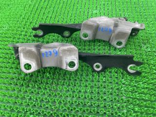 Петля капота передняя MAZDA CX-7 ER3P L3-VDT EG2152420A 3 ракурс Петля капота передняя MAZDA CX-7 ER3P L3-VDT EG2152420A 3 ракурс