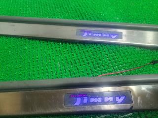 Накладка на порог передняя Suzuki Jimny JB23W K6A 7615181A00T01 4 ракурс