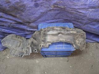 Подкрылок передний правый Toyota Carina