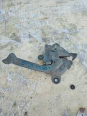 Фото запчасти замок капота Toyota Opa 2002 Б/У запчасть Запчасть замок капота Toyota Opa 2002