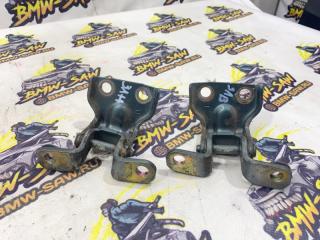 Фото запчасти петля двери задняя левая Mazda 626 1997 контрактная запчасть Запчасть петля двери задняя левая Mazda 626 1997