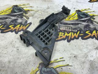 Кронштейн бампера передний правый audi 80 1994