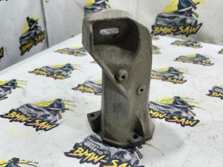 Кронштейн двигателя правый audi 80 1991 контрактная Кронштейн двигателя правый audi 80 1991