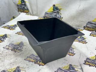 Вещевой ящик audi 80 1994