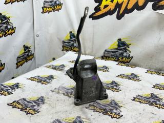 Кронштейн двигателя правый audi 80 1994 контрактная Кронштейн двигателя правый audi 80 1994