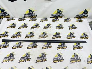 Молдинг на дверь передний правый audi 80 1994 Б/У Молдинг на дверь передний правый audi 80 1994