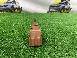 Концевик под педаль тормоза. audi a4 2004