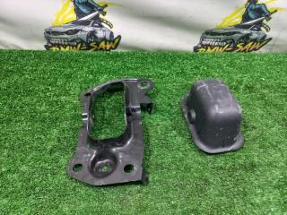 Фото запчасти кронштейн задний правый volkswagen Passat 2010 контрактная запчасть Запчасть кронштейн задний правый volkswagen Passat 2010