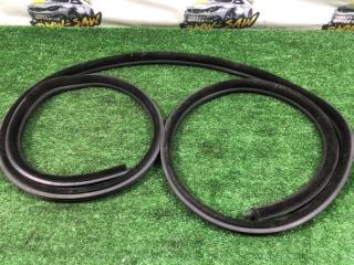 Уплотнитель двери передний правый BMW 3 контрактная Уплотнитель двери передний правый BMW 3