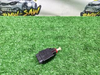 Концевик под педаль тормоза. BMW 3 1998