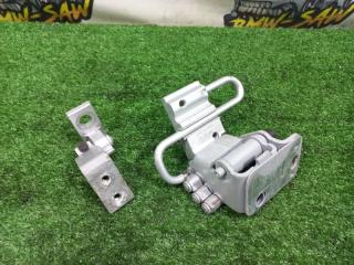 Фото запчасти петля двери задняя левая audi A6 2000 контрактная запчасть Запчасть петля двери задняя левая audi A6 2000