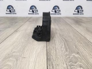 Запчасть замок боковой двери передний левый BMW 5 2010