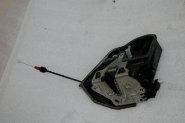 Запчасть замок боковой двери передний левый BMW