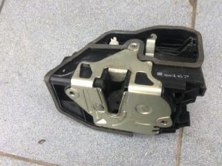 Запчасть замок боковой двери передний левый BMW