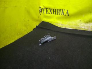 Запчасть кронштейн капота Subaru Impreza