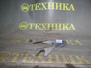 Запчасть кронштейн капота Subaru Forester