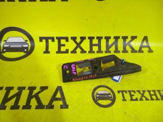 Запчасть кронштейн бампера передний левый Volkswagen Golf