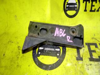 Запчасть кронштейн бампера передний правый Audi A4