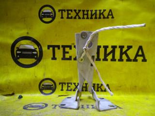 Запчасть кронштейн капота передний Nissan AD