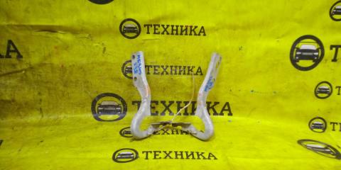 Запчасть кронштейн капота передний Chevrolet MW 2010