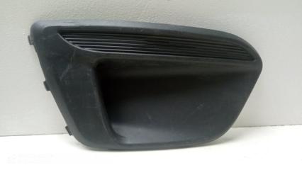 Накладка противотуманной фары передняя правая KIA RIO X-LINE 2017- Б/У Накладка противотуманной фары передняя правая KIA RIO X-LINE 2017-