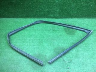 Запчасть уплотнитель стекла двери левый KIA Ceed 2013