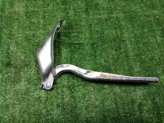 Фото запчасти петля капота левая Skoda Rapid контрактная запчасть Запчасть петля капота левая Skoda Rapid