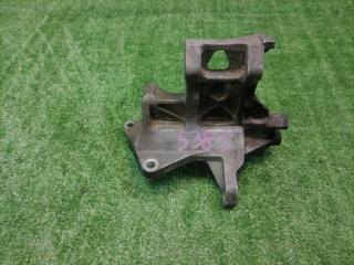 Запчасть кронштейн компрессора кондиционера Subaru Impreza